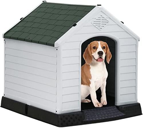 Durable insulated pet crate for backyard use