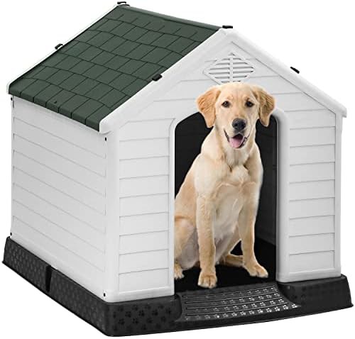 Ventilated outdoor puppy house with plastic walls